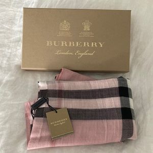 Burberry Cashmere Lightweight Scarf 💕
